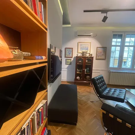 The Crown Luxury Apartment