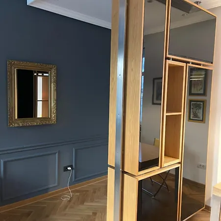 The Crown Luxury Apartment *
