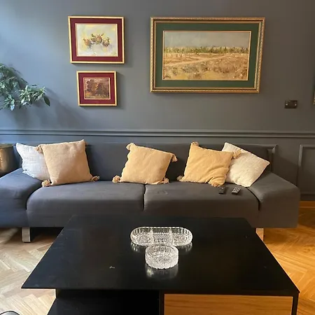 The Crown Luxury Apartment